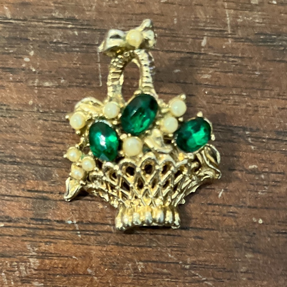 Vintage CORO Gold Tone Basket Brooch with Green toned Gems and faux pearl accent